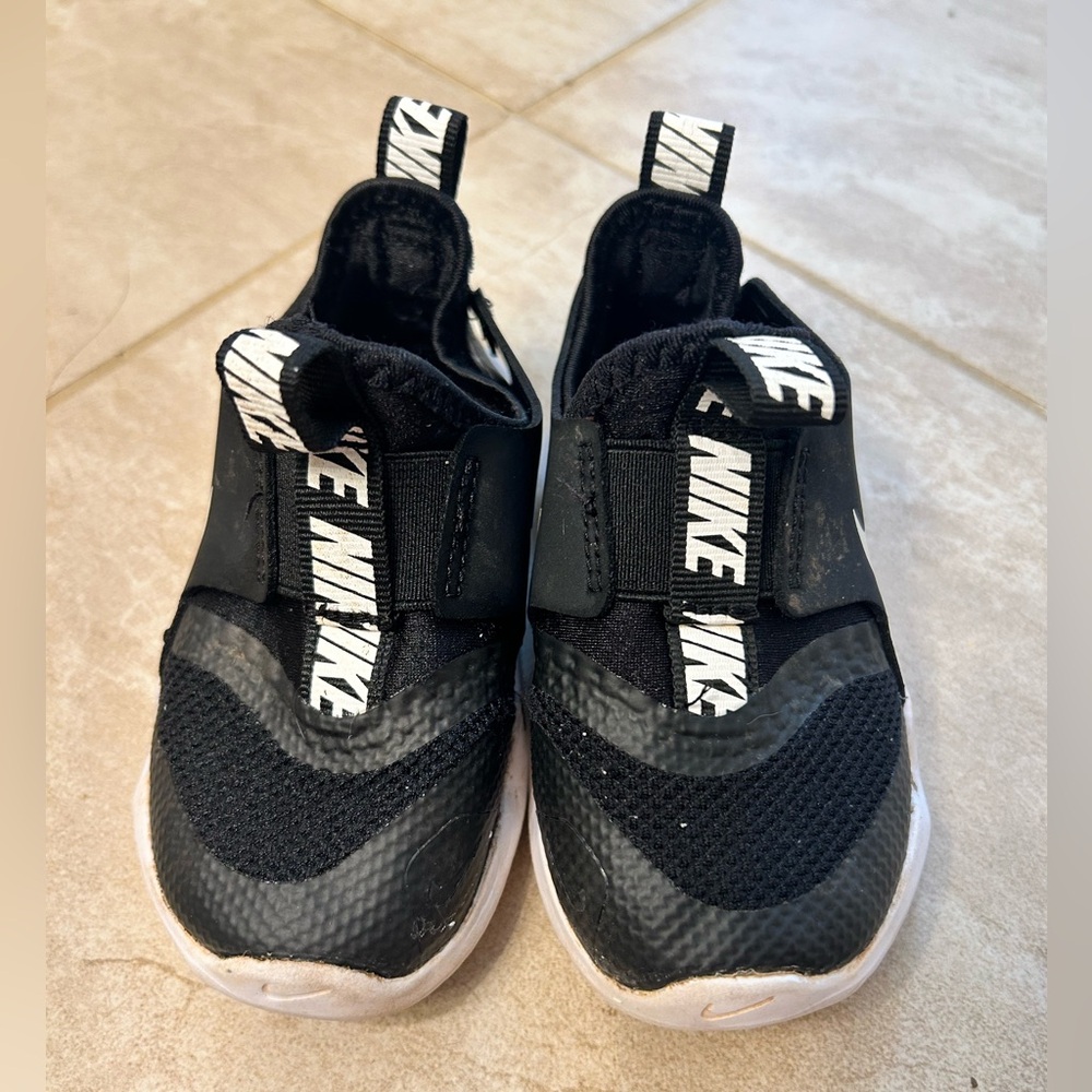 Toddler boys Nike sneakers